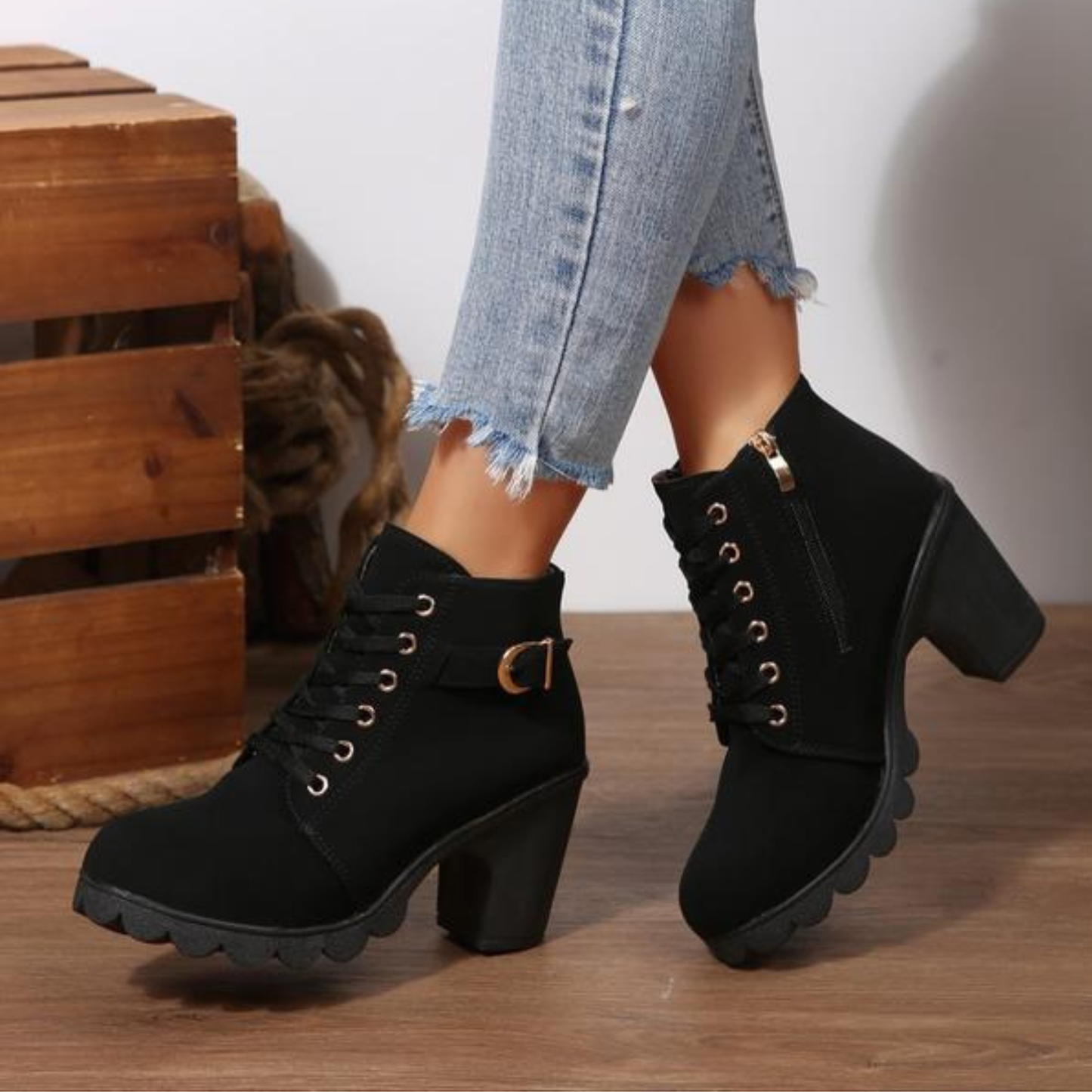 Katni - Chic Lace-Up Boots